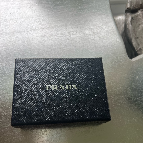 Prada card holder. Comes with authentication card from Prada - Picture 5 of 5